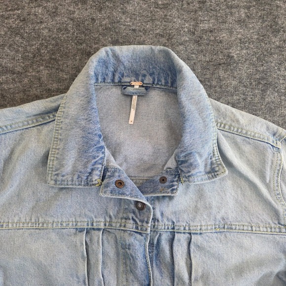 Free People‎ Dillon Jacket Womens Medium Blue Denim Distressed Frayed Raw Hem - Picture 6 of 16